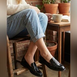 Taryn Rose Black Patent Loafers Sz 8.5